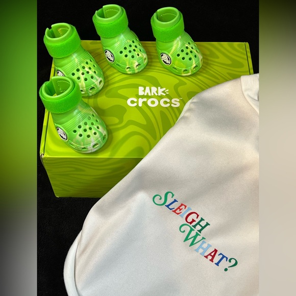 NEW Christmas Dog BUNDLE! Limited Edition Green Crocs + Cozy Sweatshirt Sz M